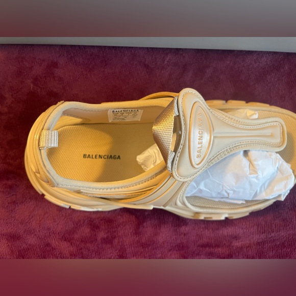 Balenciaga Thong Sandals in Beige - Picture 9 of 16